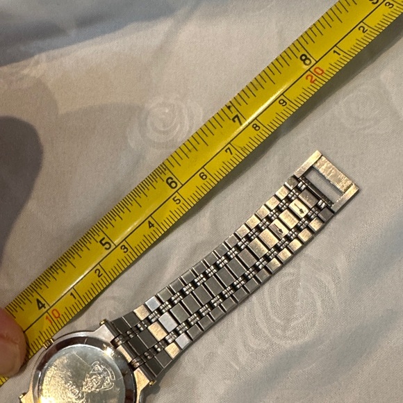 Authentic Gucci Two-Tone Silver and Gold Timepiece - Picture 10 of 11